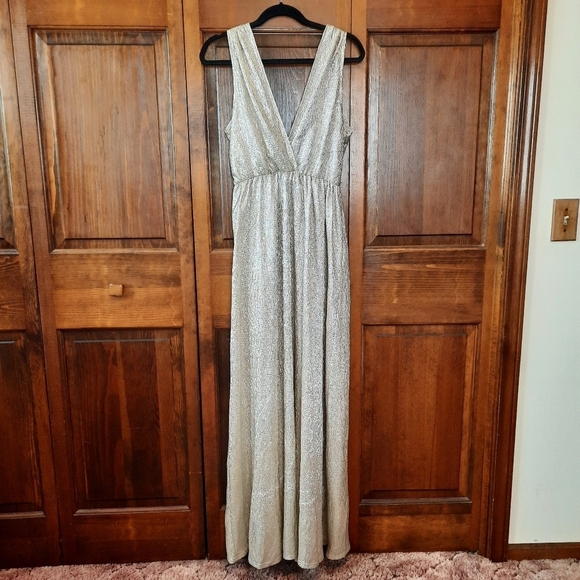 🛍 NWOT Lulu's Looking Radiant Gold Metallic Maxi Dress AD4563LU Size Large - Picture 2 of 14